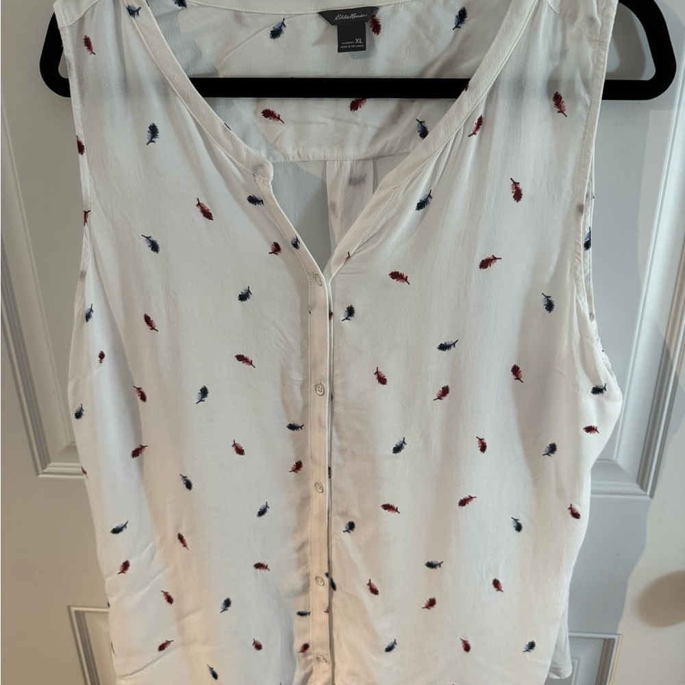 Preowned Eddie Bauer XL sleeveless cotton blouse.